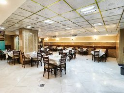 هتل سی و سه پل